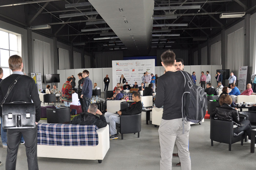 Coffee-break: conference room filled with people